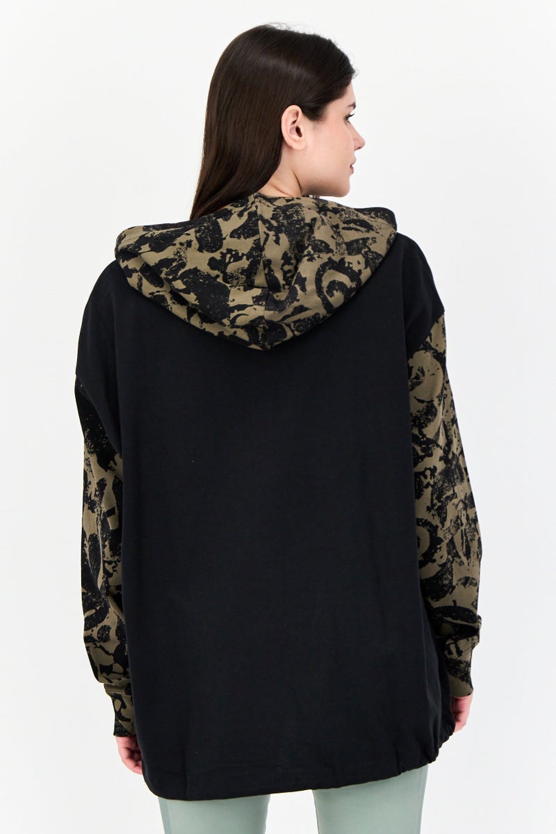 Nike هودي خارجي طويل الأكمام للنساء بتصميم واسع، متعدد الألوان - Image 2